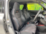 運転席シート廻りは使用感も少なく、良好な状態となっています。前オーナー様が丁寧に使っていたことがよくわかりますね。