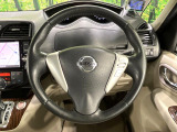 インテリアに合わせたデザインのステアリングは、運転される方のことも考え、運転しやすい形状、大きさです。是非一度、実際に触ってお確かめください。