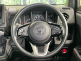 【ステアリングスイッチ】運転中、前方から目線をそらすことなく、オーディオ等の操作が可能な便利機能!安心&快適なドライブを演出してくれます♪