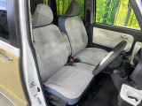 運転席シート廻りは使用感も少なく、良好な状態となっています。前オーナー様が丁寧に使っていたことがよくわかりますね。