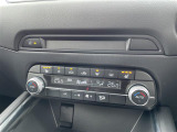 【 左右分離型フルオートエアコン 】運転席と助手席でそれぞれお好みの温度設定が可能で全席にも適切な空調をお届け致します!//