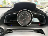左右対称のスピードメーターで、集中して運転する事ができます。