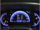 とっても見やすいメーターです。夜間時はラグジュアリーな気分にさせてくれる照明が魅力ですので、夜のドライブも楽しみになりますよ♪