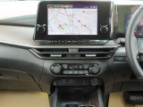 ステアリング、アクセル、ブレーキ、シフト、さらにパーキングブレーキまですべて制御。道路脇の縦列駐車、ショッピングモールの並列駐車、車庫入れなどさまざまな駐車スペースで、素早くスムースに作動します。