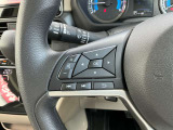 ナビの音量など車両情報を手元で操作できるハンドルスイッチ付き。