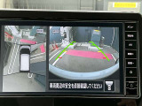 アラウンドビューモニターは、車両の周囲を360度見渡せるカメラシステムです。駐車時の死角をなくし、安全な運転をサポートします。駐車時の死角をなくして、安心・安全な運転を実現できます。