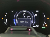 とっても見やすいメーターです。夜間時はラグジュアリーな気分にさせてくれる照明が魅力ですので、夜のドライブも楽しみになりますよ♪