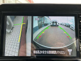 左サイドカメラとフロントカメラ。運転席から死角となりやすい車両左前部分や前方部分がバッチリ見え、安心です♪
