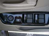ドアミラーの鏡面の調節、格納は運転席からすべて操作できます!