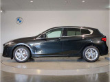 BMWではロングホイールベースの採用をしており、すべての車種に適用され、走行中の安定感の向上されております。また室内空間の広さにも貢献しております。