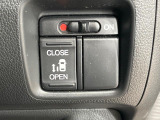 【パワースライドドア】スマートキーや運転席のスイッチでスライドドアの開閉が可能♪電動だから力を入れてドアを開ける必要が無く、小さいお子様でも、重い荷物を持っている時もラクに開け閉めできます♪
