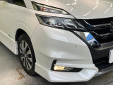 【LEDヘッドライト】悪天候や夜間走行時も良好な視界を確保し安心して運転できる高輝度LEDヘッドライトを装備!点灯速度が早く、消費電力も抑えられています。