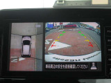 アラウンドビューモニター(車両を上から見たように表示)装着で車庫入れをサポート