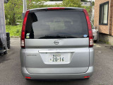 真ん中らへんに少し凹みがございます。他には車両全体通して大きな凹みや傷はございません