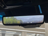 【デジタルインナーミラー】後席の大きな荷物や同乗者で後方が確認しづらい時でも安心!カメラが撮影した車両後方の映像をルームミラー内に表示。クリアな視界で状況の確認が可能です!