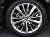 18インチアルミホイール!!格好良くてホイールがあなたの愛車をいっそう輝かせます☆