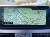 【純正ナビゲーション】BMWのナビゲーションは操作性も良く、詳細な地図情報と交通状況を見やすく表示し、快適なドライビングをサポートしながら目的地までナビゲートします。