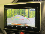 【バックカメラ】駐車時に後方がリアルタイム映像で確認できます。大型商業施設や立体駐車場での駐車時や、夜間のバック時に大活躍!運転スキルに関わらず、今や必須となった装備のひとつです!