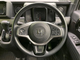 インテリアに合わせたデザインのステアリングは、運転される方のことも考え、運転しやすい形状、大きさです。是非一度、実際に触ってお確かめください。