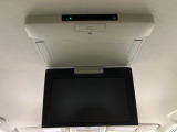 【フリップダウンモニター】大画面モニターで後席でもエンタメをお楽しみいただけます。小さなお子様にも大人気の装備です♪