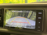 【バックカメラ】駐車時に後方がリアルタイム映像で確認できます。大型商業施設や立体駐車場での駐車時や、夜間のバック時に大活躍!運転スキルに関わらず、今や必須となった装備のひとつです!