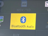 ●Bluetooth:お手持ちのスマートフォンなどと接続し、ハンズフリー通話や臨場感溢れるミュージック再生をお楽しみいただけます。無線接続ですので煩わしさもありません♪