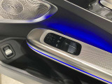メモリー付き電動シートも装備されておりますのでシート位置を3パターン記憶できます。