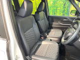 運転席シート廻りは使用感も少なく、良好な状態となっています。前オーナー様が丁寧に使っていたことがよくわかりますね。