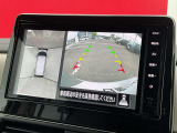 上から丸見えアラウンドビュー!車を真上から見下ろした様な映像を映し出すアラウンドビューモニター。これで車庫入れもラクラク。