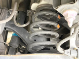お車を安心してお乗りいただく為には、足回りの定期点検が欠かせません。サービスサポート(有償保証)では無料点検もご提供しており、安心のカーライフをお過ごしいただけるサポート体制が整っています。