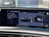 電動テールゲートは足での開閉が可能でございます。