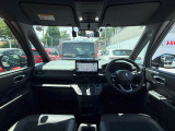 インパネ周りのお写真です。 視界が広く運転もしやすくなっております♪