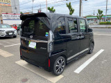 テールランプもブラックで統一感があり引き締まって見えますね。踏み間違い防止装置ついてます。