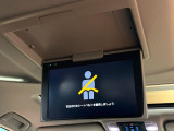 【フリップダウンモニター】大画面モニターで後席でもエンタメをお楽しみいただけます。小さなお子様にも大人気の装備です♪