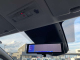 車両後方のカメラ映像を映し出し、車内の状況や、天候などに影響されずいつでもクリアな後方視界が得られるインテリジェントル-ムミラ-が装備されております。