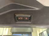電動パワーゲートです。開閉がボタン1つで開け閉め行えます。また、状況に応じてのトランクハッチ開閉量を簡単に設定可能です。スマートオープナーも便利な機能です。ぜひお試しください。
