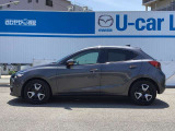 純正ホイールカバーで全体的にデザインがまとまっています。車も人も、オシャレはまずは足元からですね。