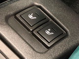 【シートヒーター】寒い日に重宝するシートヒーター!エアコンより早く温まってくれるので寒がりの人も安心ですね♪エアコンの温風は乾燥するから苦手、という方にもをおすすめです。