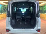 普段のお買い物や通勤、送迎等に十分な荷室スペースを確保しております。セカンドシートを倒すと、大きな荷物の積載も可能です♪