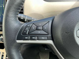 ナビの音量など車両情報を手元で操作できるハンドルスイッチ付き。