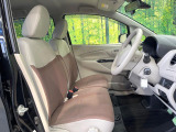 運転席まわりには十分なスペースがあり、大柄な方でもゆったり運転していただける環境です。