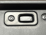 【パワーバックドア】スマートキーや運転席のボタンを押すだけでリアゲートが自動で開閉します!荷物を持っている時や、高い位置にあるバックドアを閉める際に便利な機能です♪