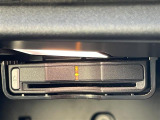 【ETC】有料道路を利用する際に料金所で停止することなく通過できる、ETC車載器(ノンストップ自動料金収受システム機器)が装備されています。セットアップを行うことで利用可能になります。