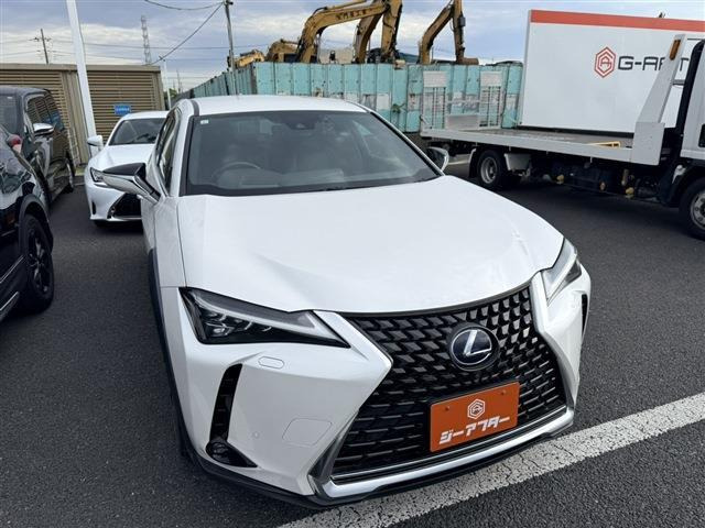 UX 300e バージョンL 禁煙車 マークレビンソンサウンド