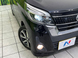 【LEDヘッドライト】悪天候や夜間走行時も良好な視界を確保し安心して運転できる高輝度LEDヘッドライトを装備!点灯速度が早く、消費電力も抑えられています。