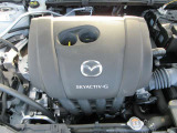 24Vマイルドハイブリッドで爽快な走りを実現する「e-SKYACTIV-G 2.0」。高効率エンジンと電動化技術の組み合わせにより、燃費性能とアイドリングストップ機能をさらに向上させました。