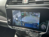 空から見たような映像で駐車ができるアラウンドビューモニター。ひと目でわかるセンサーに前後の衝突被害軽減ブレーキ付き。
