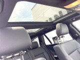 ●サンルーフ:開放感たっぷりの希少装備、サンルーフが装着されています!車内に明かりを取り入れたり景色を楽しむ以外にも、車内の空気も簡単に換気できて快適です!