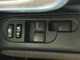 【パワーウインドウ】運転席のスイッチで、各席の窓ガラスの開閉ができます!あると便利ですよね!