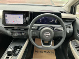 使いやすくて安全な操作性と、良好な視界を実現した運転席!